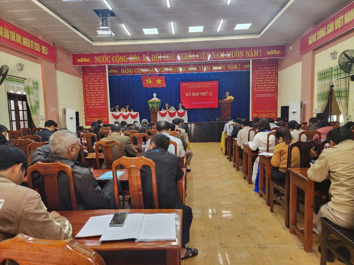 Toàn cảnh kỳ họp