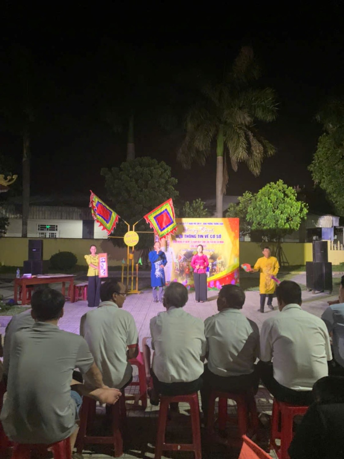 Đại biểu dự xem "Hô hát bài chòi"